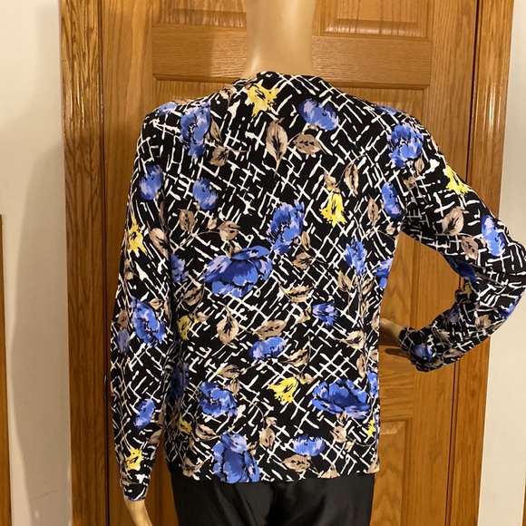 Karen Scott Beautiful button up floral sweater. - Picture 4 of 7